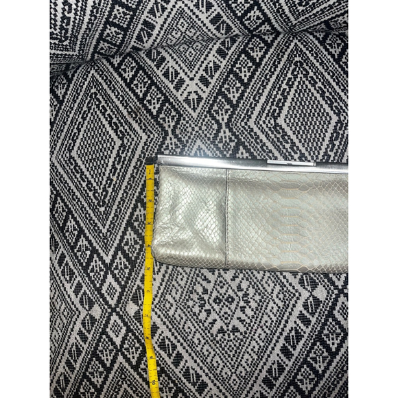 NEW Calvin Klein Mobwife Glam Snakeskin Clutch Iridescent Silver NWT Retail $125 - Picture 3 of 7